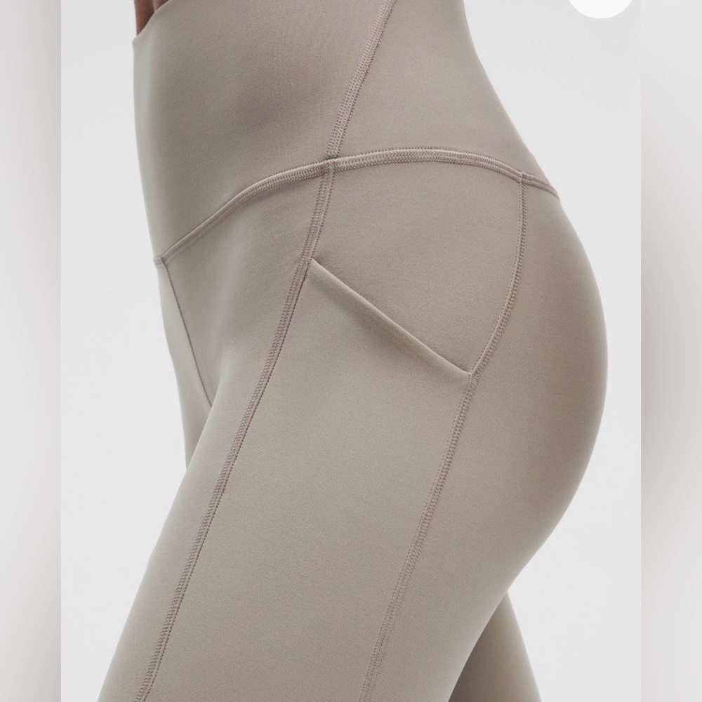 NWT! Lululemon Athletica 25” Align Leggings with Pockets - Picture 3 of 8